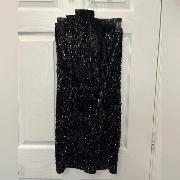 ELLAE LISQUE SEQUIN DRESS small - Picture 1 of 4